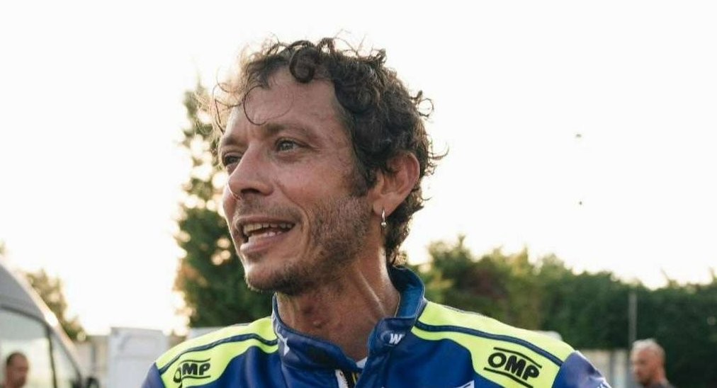 Valentino Rossi hadir di paddock VR46 pada MotoGP Valencia. (Foto: X/@ValeYellow46)