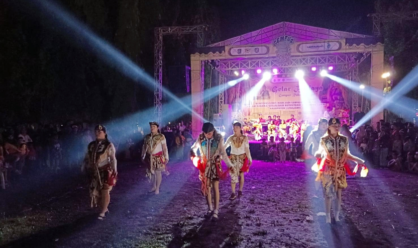 Pemkab Lumajang berupaya terus menggempur keberadaan rokok ilegal. Terbaru mereka mengadakan sosialisasi lewat Gelar Budaya, yang juga memeriahkan Hari Jadi Lumajang (Harjalu) ke-768. (Foto: Kominfo Lumajang)