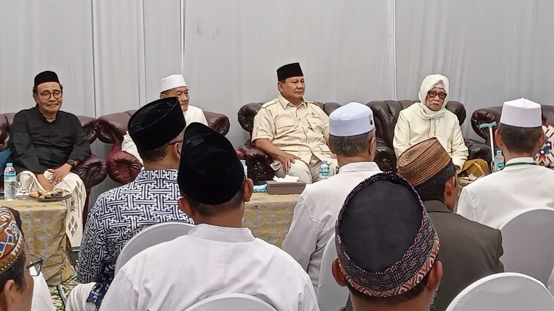 Prabowo Subianto saat pertemuan dengan para kiai Se Pantura di Ponpes Langitan, Widang, Tuban (Foto: Khoirul Huda/Ngopibareng.id)