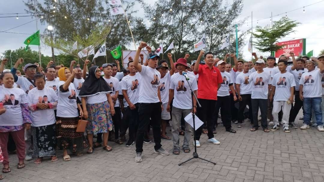 Ratusan nelayan Banyuwangi menyampaikan curhatan dan dukungan pada Ganjar-Mahfud (Foto:Muh Hujaini/Ngopibareng.id)