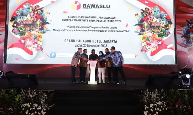 Ketua, Anggota, dan Struktural Bawaslu, dalam Konsolidasi Nasional (Konsolnas) Pengawasan Tahapan Kampanye Pemilu 2024 di Jakarta, Sabtu 25 November 2023. (Foto: dok. bawaslu)