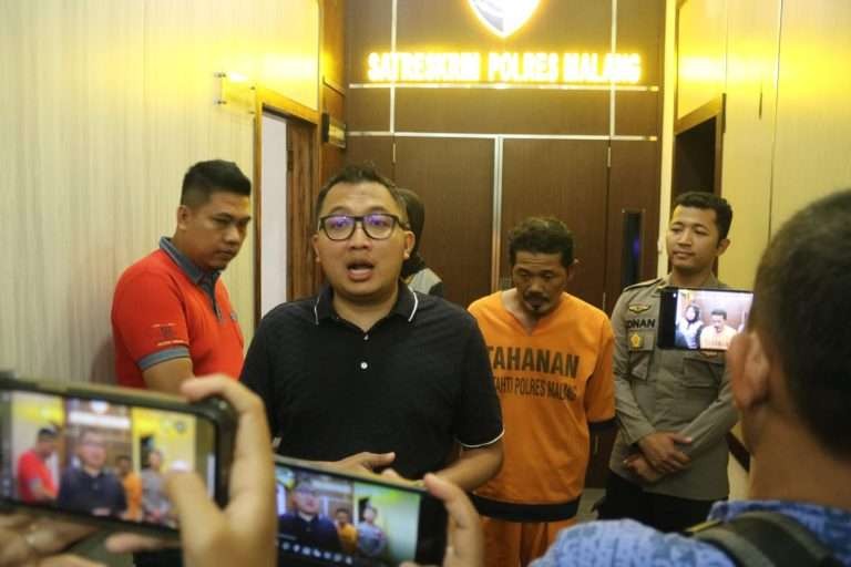 Kepolisian Resor Malang, Polda Jatim, berhasil meringkus pedagang jajanan keliling yang diduga telah melakukan pelecehan terhadap seorang anak di Kecamatan Pakisaji, Kabupaten Malang. Kurang dari 24 jam pelaku berhasil diamankan tim reserse Polres Malang. (Foto: https://humas.polri.go.id/)