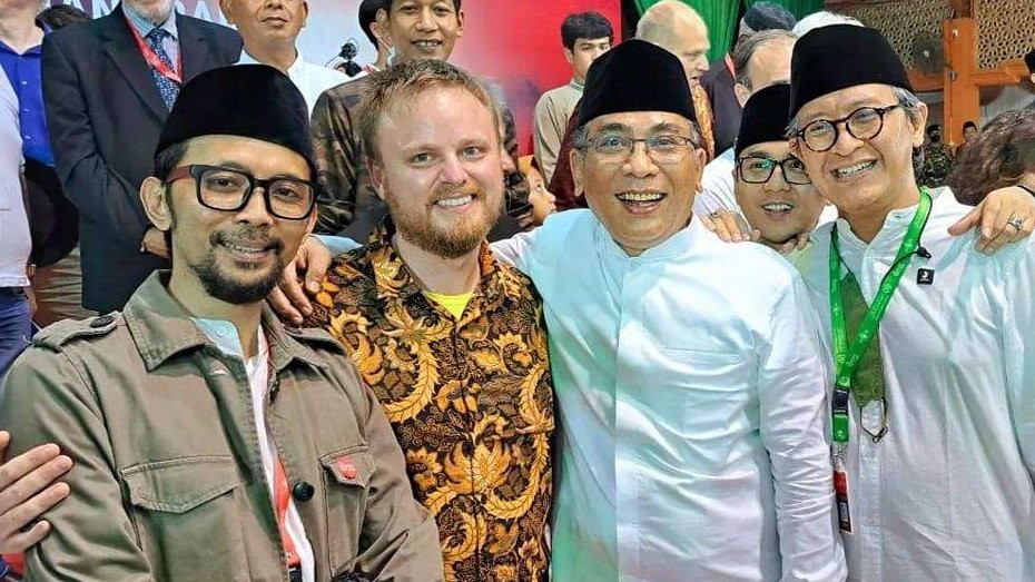 Ketua Umum Pengurus Besar Nahdlatul Ulama (PBNU) KH Yahya Cholil Staquf hadir pembukaan forum International Summit of Religious Authority (ISORA) di Jakarta Pusat, Senin (27 November 2023). Merupakan kelanjutan dari forum R20 di Bali, seperti dalam foto ini. (Foto: ltn-pbnu)