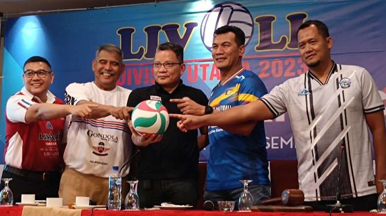 Tim kontestan final four Livoli Divisi Utama 2023, takjub dengan kemegahan GOR Joyobo Kediri (Foto: Fendi Lesmana/Ngopibareng.id)