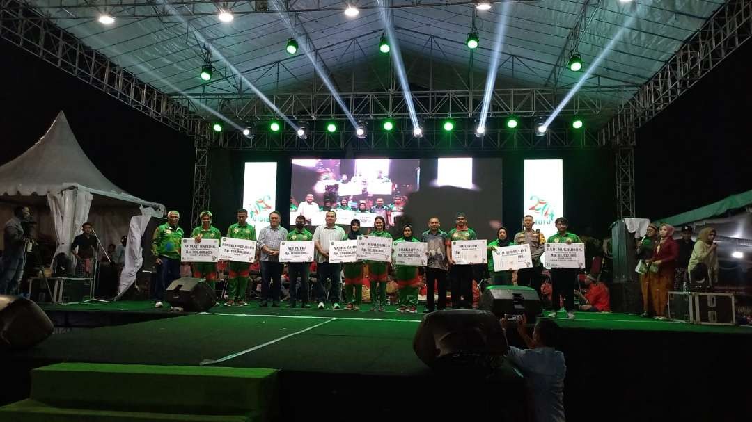 Penyerahan bonus atlet dan pelatih Porprov Jateng XVI 2023 Kabupaten Blora. (Humas Pemkab Blora)