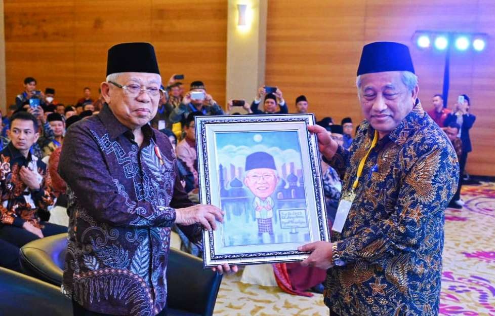 Wakil Presiden (Wapres) Ma'ruf Amin (kiri) bicara soal optimalisasi wakaf, dalam Rapat Koordinasi Nasional Badan Wakaf Indonesia Tahun 2023. (Foto: Setwapres)