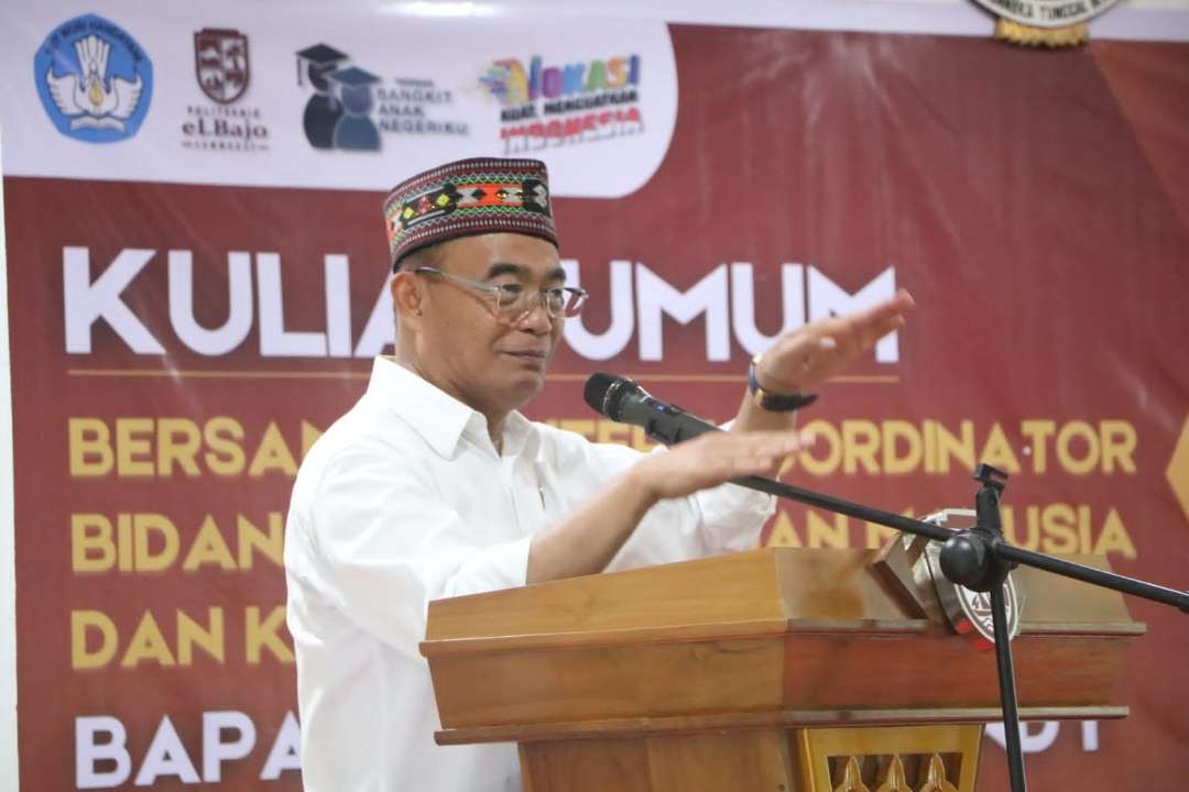 Menteri Koordinator Bidang Pembangunan Manusia dan Kebudayaan (Menko PMK) Muhadjir Effendy mengatakan, para putra daerah tidak boleh hanya menjadi skill worker saja tetapi harus menjadi employer yang memiliki jabatan strategis. (Foto: Dok. Kemenko PMK)