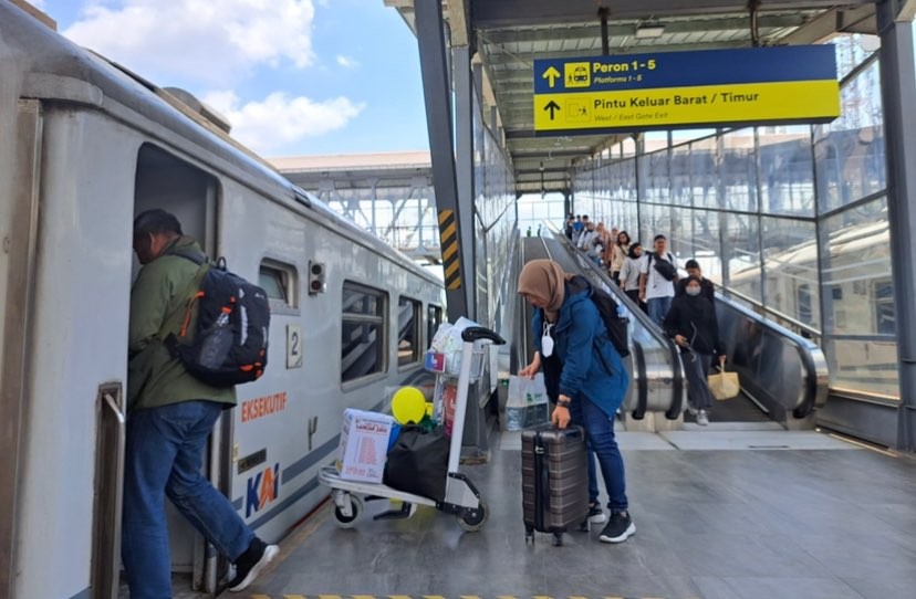 Keberangkatan penumpang dari Stasiun Malang (Foto: KAI Daop 8 Surabaya)