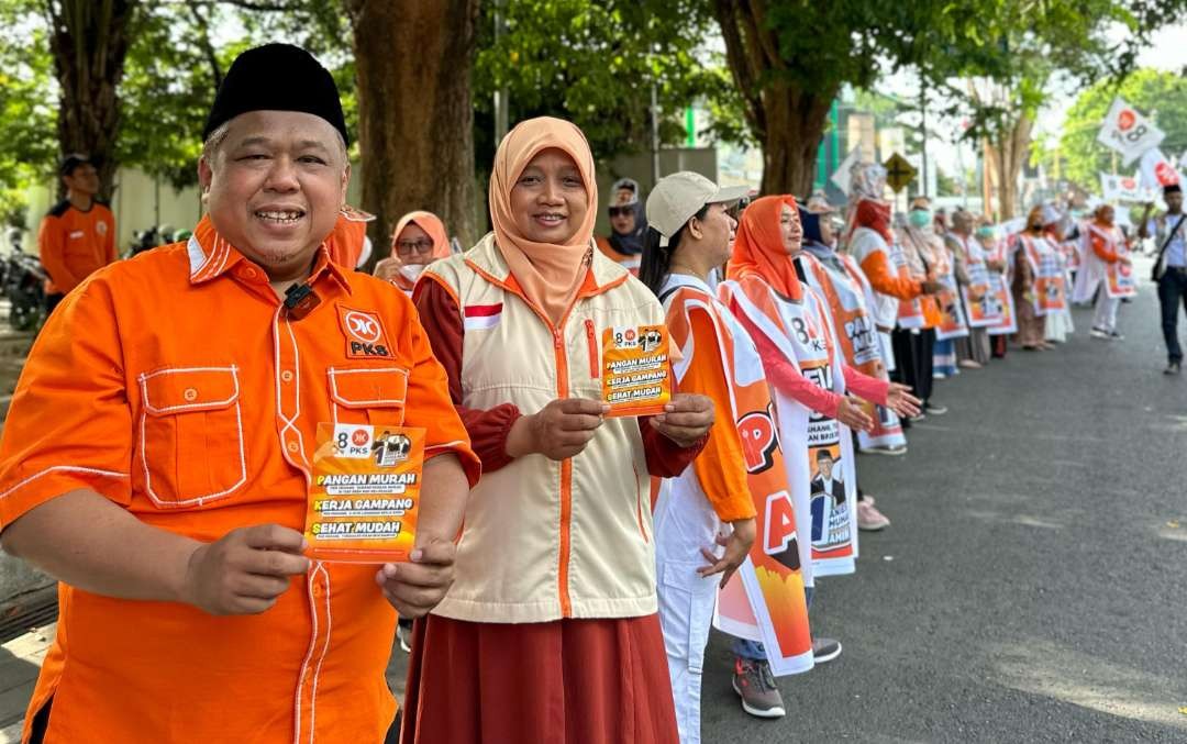 PKS melakukan kampanye pemenangan pasangan Capres AMIN dan gagasan PKS dengan metode flashmob (foto: istimewa)