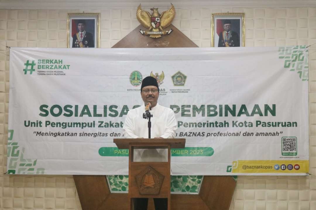 Walikota Pasuruan Saifullah Yusuf (Gus Ipul) saat membuka Sosialisasi dan pembinaan unit pengumpul zakat (UPZ) OPD Pemerintah Kota Pasuruan dengan tema "Meningkatkan Sinergitas dan Kolaborasi melalui Baznas Profesional dan Amanah" berlokasi di Kantor Departemen Agama Kota Pasuruan, Kamis 23 November 2023.