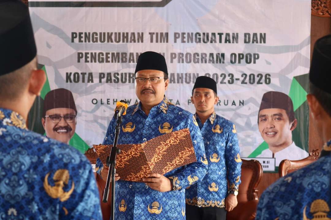 Walikota Pasuruan kukuhkan pengurus OPOP (One Pesantren One Produk) masa bakti 2023-2026. (Foto: Pemkot Pasuruan)