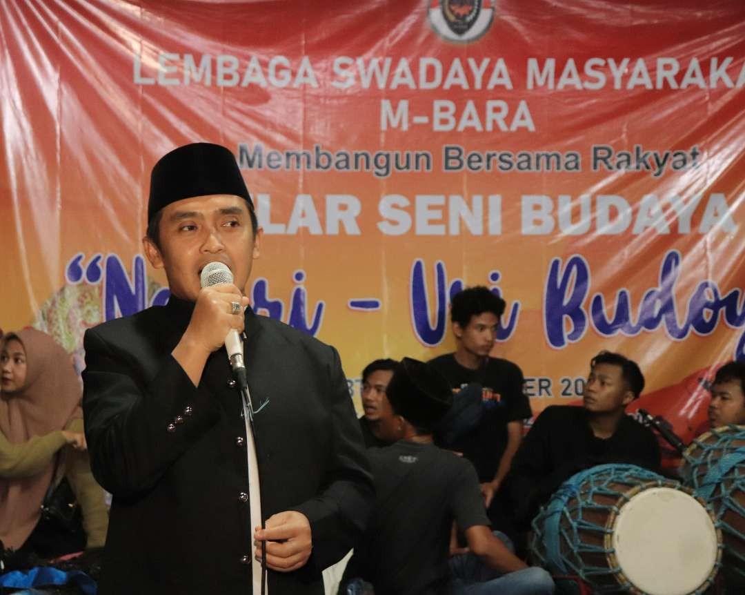 Wakil Walikota Pasuruan Adi Wibowo (Mas Adi) menghadiri Pergelaran Seni Budaya "Nguri nguri Budoyo" berlokasi di Jalan Kyai Sentot, Tembokrejo Kota Pasuruan. Sabtu Malam 18 November 2023. (Foto: Pemkot Pasuruan)