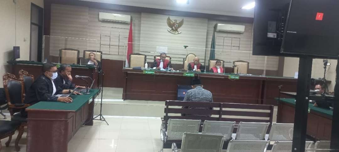 Suasana sidang putusan pidana gratifikasi mantan Bupati Sidoarjo, Saiful Ilah, pada Senin 11 Desember 2023. (Foto: Julianus Palermo/Ngopibareng.id)