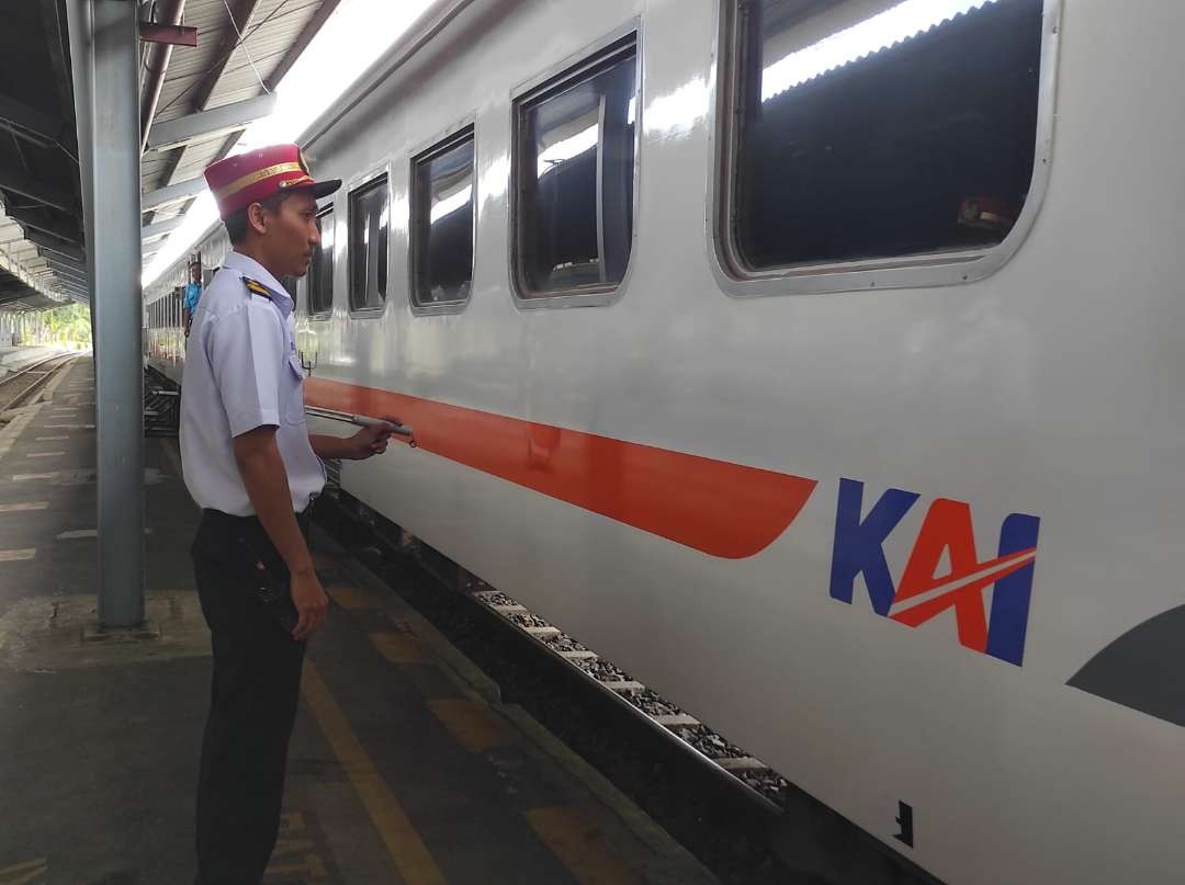 Tiket perjalanan kereta api (KA) selama libur Natal dan Tahun Baru (Nataru) di Daop 9 sudah terjual 51 persen. (Foto: Istimewa)