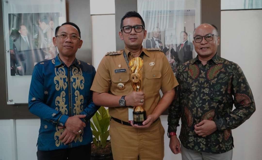 Penjabat (Pj) Walikota Mojokerto M. Ali Kuncoro dalam Penganugerahan IGA 2023.(Foto: Dokumentasi Diskominfo)