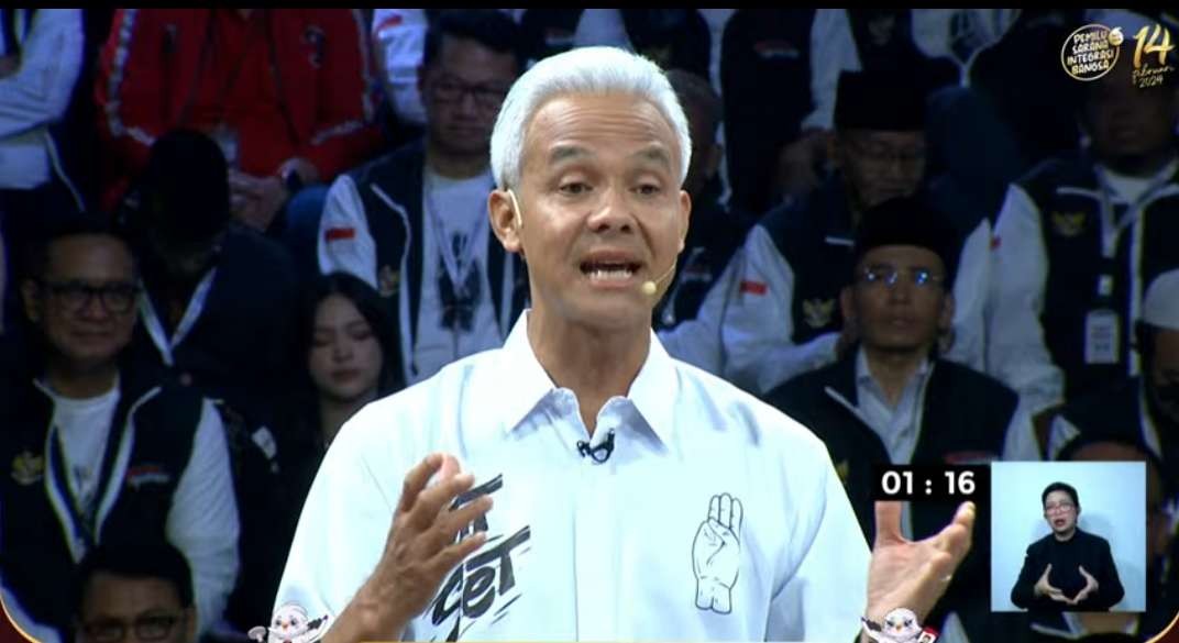 Ganjar Pranowo capres nomor urut 3 menyampaikan pernyataan pamungkasnya dalam debat capres perdana, Selasa 12 Desember 2023. (Foto: YouTube KPU)