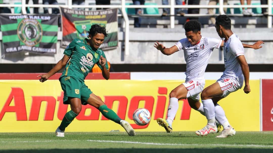 Pemain Persebaya, Arief Catur Pamungkas harus absen melawan Persis. (Foto: Fariz Yarbo/Ngopibareng.id)