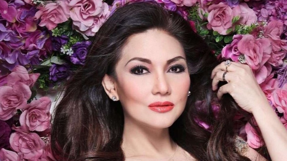 Penyanyi melankolis Nia Daniaty dituntut bayar ganti rugi kasus penipuan CPNS oleh putrinya, Olivia Nathania. (Foto: Instagram @niadaniatynew)