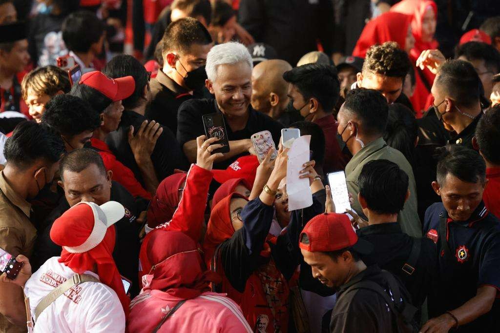 Capres 2024, Ganjar Pranowo berjanji akan perjuangan nasib buruh dengan mengevaluasi UU Cipta Kerja yang dipertentangkan oleh kalangan buruh. (Foto: Tim Media Ganjar)