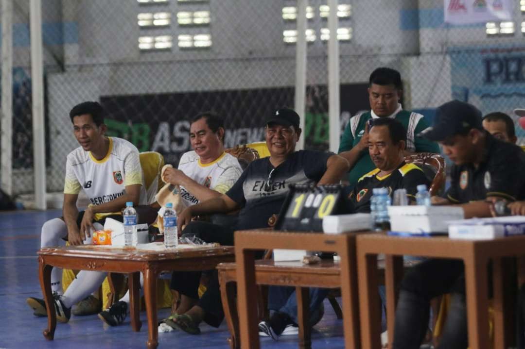 Gubernur Kalsel Paman Birin (bertopi) bersama pengurus PWI dan SIWO Kalsel. (Foto: Istimewa)