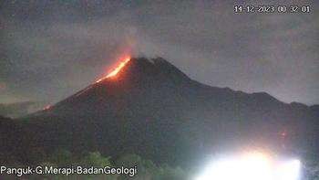 Gunung Merapi terpantau pada Kamis 14 Desember 2023. (Foto: dok. magma esdm)