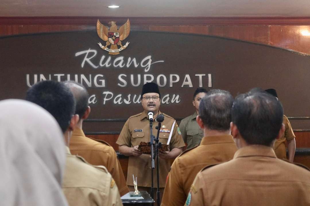 Gus Ipul mengajak kepada pejabat yang baru dilantik untuk fokus pada tantangan di tahun depan. Gus Ipul juga minta pejabat baru punya banyak inovasi. (Foto: Pemkot Pasuruan)