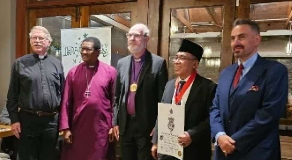 Ketua Umum PBNU, K.H. Yahya Cholil Staquf bersama sejumlah tokoh Amerika Serikat usai berbicara di Univeristas Princeton, Amerika Serikat, Rabu 15 Desember2023. (Foto: Ghufron Siroj)