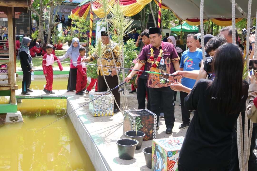 Bupati Blora saat berkunjung di SMA Negeri 2 Blora (Foto: Humas Pemkab Blora)