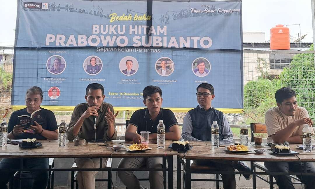 Gerak 98 desak Capres-Cawapres fokuskan penuntasan pelanggaran HAM yang sudah 25 tahun tanpa kejelasan. (Foto: Pita Sari/Ngopibareng.id)