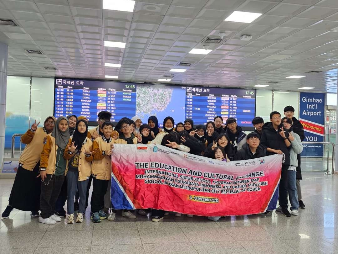 Siswa SMP Muhammadiyah 5 Surabaya saat berada di Korea Selatan untuk melakukan studi exchange. (Foto: Dokumentasi sekolah)