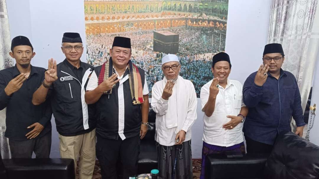 TPN Ganjar-Mahfud yakin menang tebal pada Pilpres 2024 setelah bersilaturahmi ke Ponpes Sirrul Cholil, Bangkalan, Madura. (Foto: Tim Media Ganjar).