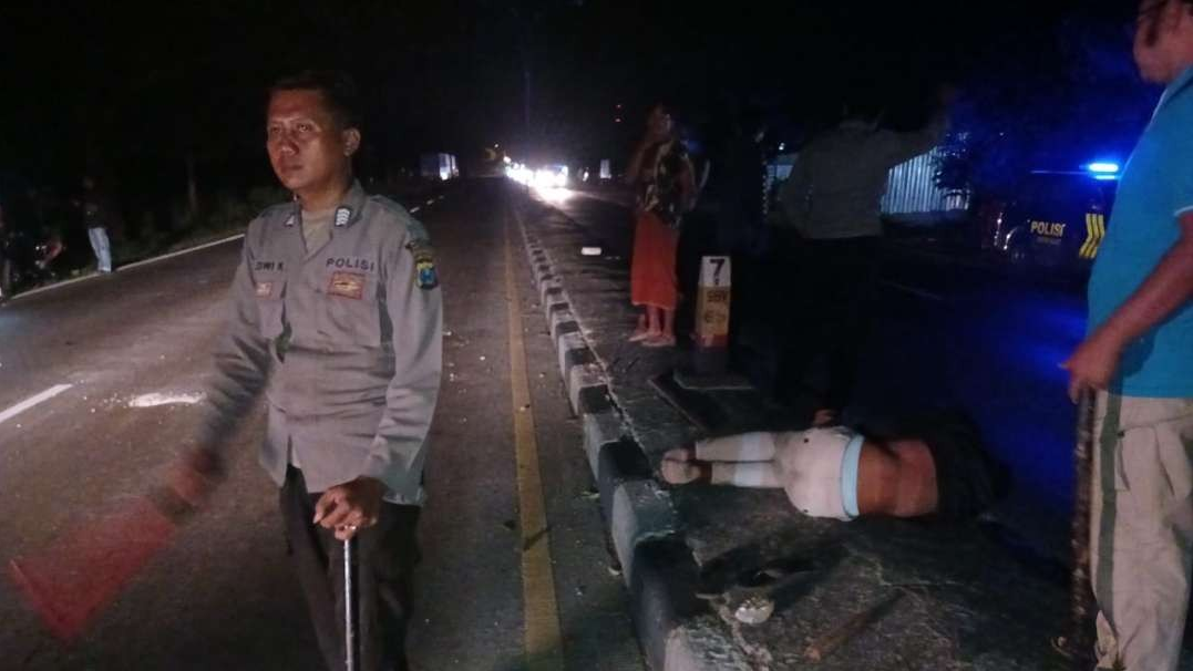 Aksi pengeroyokan antar pemuda kembali terjadi di Lamongan. Kali ini terjadi di jalan raya jurusan Lamongan-Babat. Satu orang dikabarkan luka bacok. (Foto: Imron Rosidi/Ngopibareng.id)