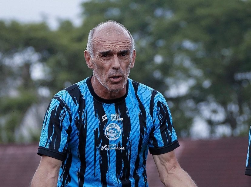 Pelatih Kepala Arema FC, Fernando Valente saat memimpin sesi latihan tim (Foto: Twitter/@Aremafcofficial)