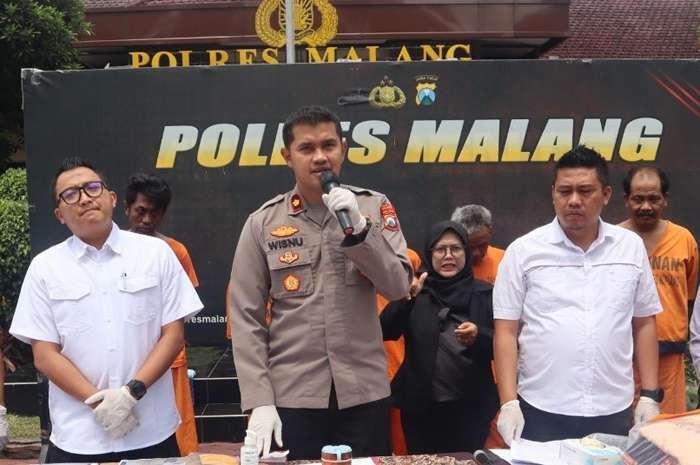 Wakapolres Malang Kompol Wisnu S Kuncoro menyampaikan bahwa PTDH kepada Aipda FH tersebut karena yang bersangkutan terlibat kasus narkoba dan meninggalkan tugas. (Foto: Dokumen Humas Polres Malang/Ngopibareng.id)