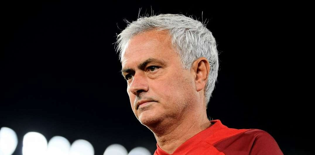 Pelatih AS Roma yang juga mantan juru taktik Chelsea, Jose Mourinho, memprediksi Arsenal gagal juara Premier League musim ini. (Foto: X/@josemourinhotv)