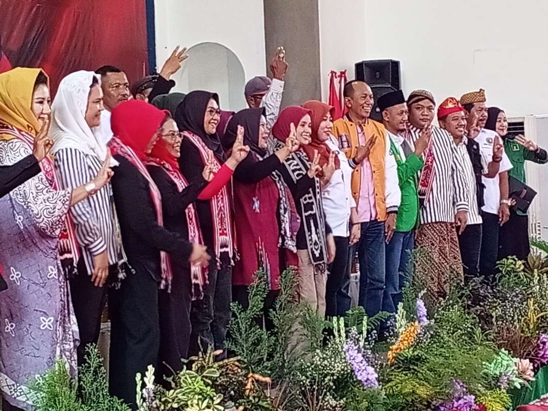 Siti Atikoh, istri capres Ganjar Pranowo bertemu pelaku UMKM di Lamongan, Jawa Timur. (Foto : Imron Rosidi/Ngopibareng.id)