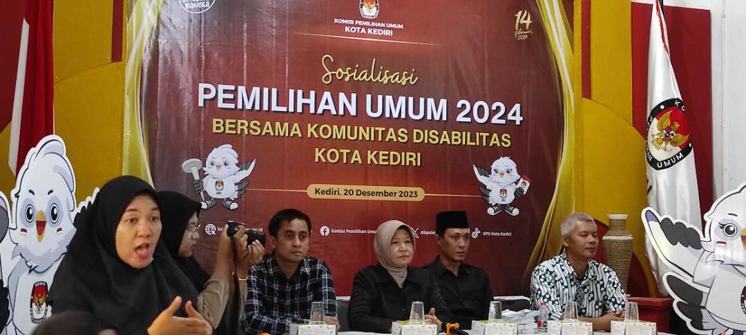 Komisi Pemilihan Umum Kota Kediri mengundang Komunitas penyandang disabilitas se-Kota Kediri dalam rangka sosialisasi Pemilu 2024. (Foto: Fendi Lesmana/Ngopibareng.id)