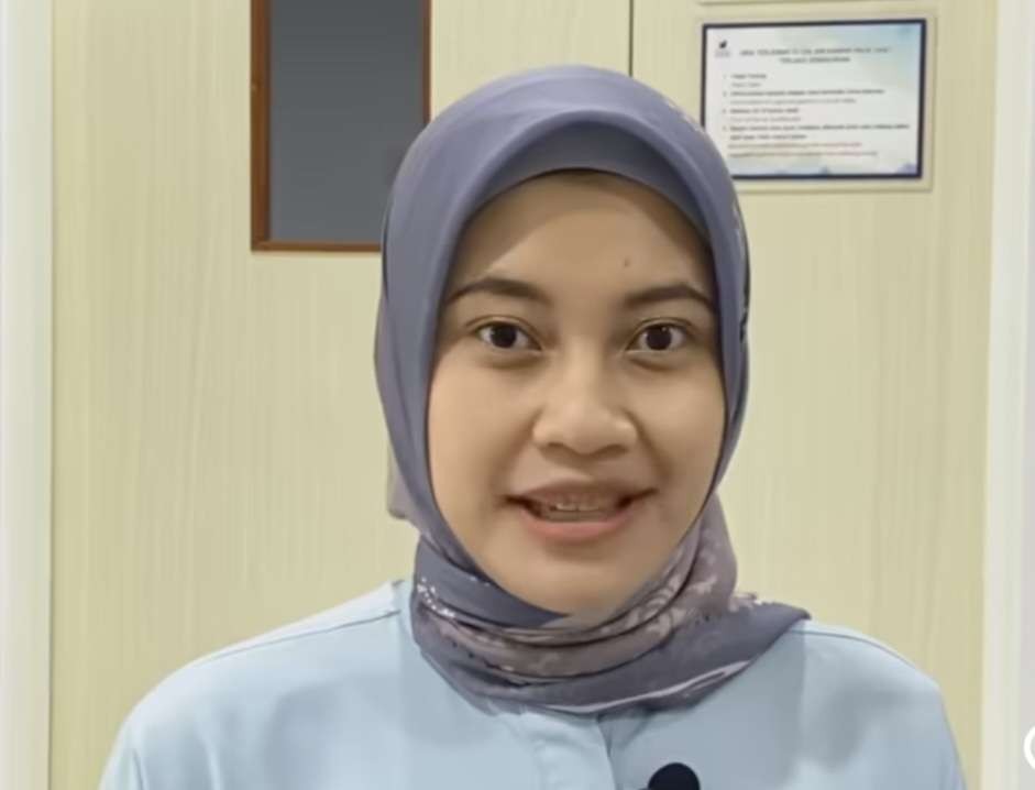 dr Andita G. Caesary melalui konten di Instagram @rsmataundaan menerangkan mengenai tindakan Lasik 8 detik Smile Pro. (Foto: Tangkapan Layar)