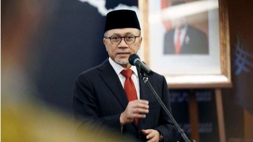 Menteri Perdagangan yang sekaligus Ketua Umum Partai Amanat Nasional, Zulkfli Hasan dikecam karena candaannya yang dianggap kurang pantas.