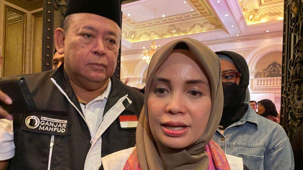 Siti Atikoh Ganjar, istri capres nomor urut 3, Ganjar Pranowo berkunjung ke Surabaya, Rabu 20 Desember 2023. (Foto: Pita Sari/Ngopibareng.id)