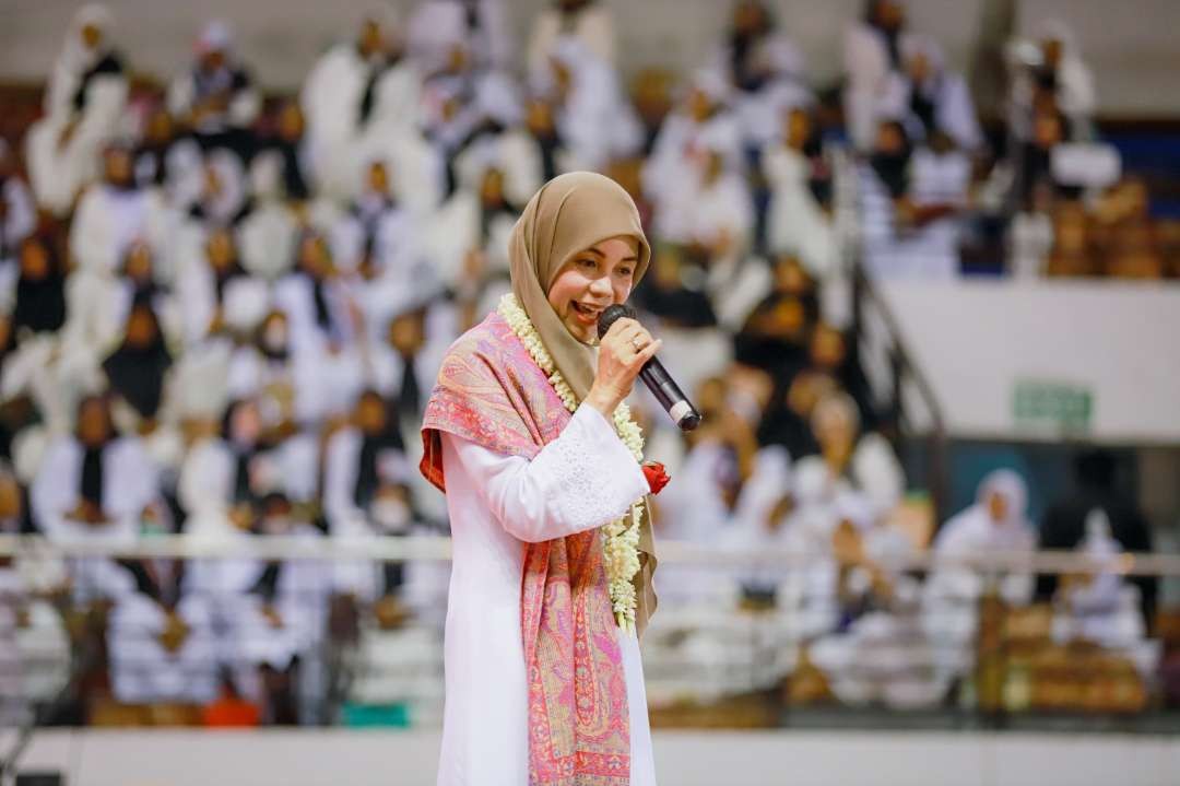 Atikoh, istri Ganjar Pranowo saat berkunjung ke Surabaya. (Foto: Istimewa)