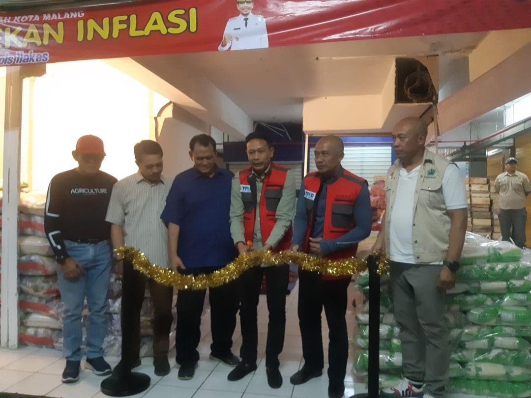 Launching Warung Tekan Inflasi di Pasar Dinoyo (Foto: Lalu Theo/Ngopibareng.id)