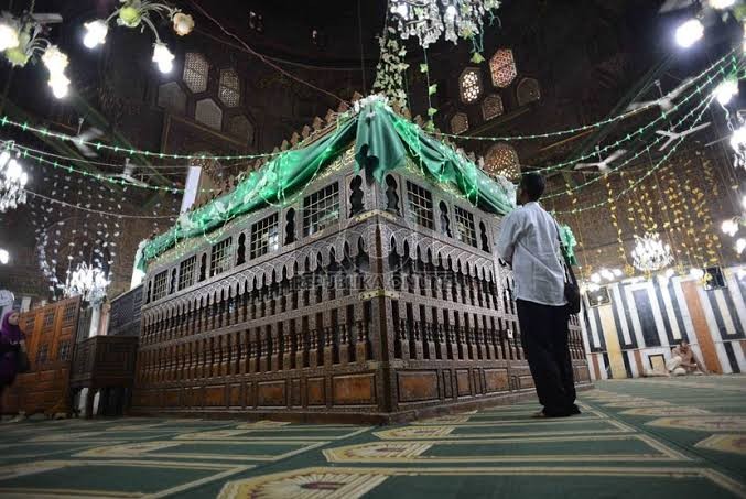 Kubah Makam Imam Muhammad Ibn Idris Asy-Syafi'i di Mesir, selalu diziarahi umat Islam. (Foto:dok/ngopibareng.id)