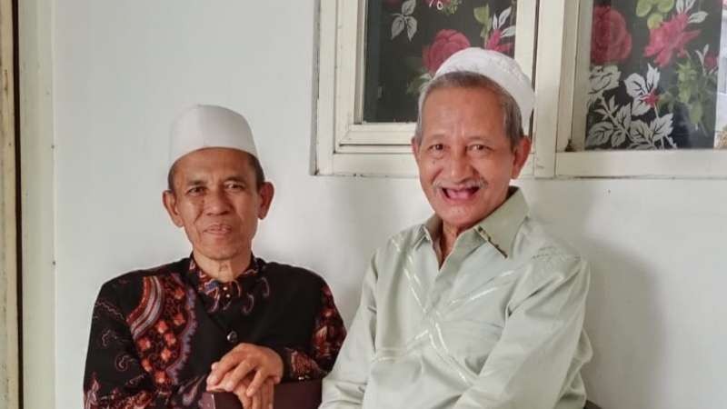 Pengasuh PP Progresif Bumi Shalawat, Lebo, Sidoarjo, KH Agoes Ali Masyhuri bersama KH Sugijanto, Ketua FKUB Ngawi. (Foto:dok/ngopibareng.id)