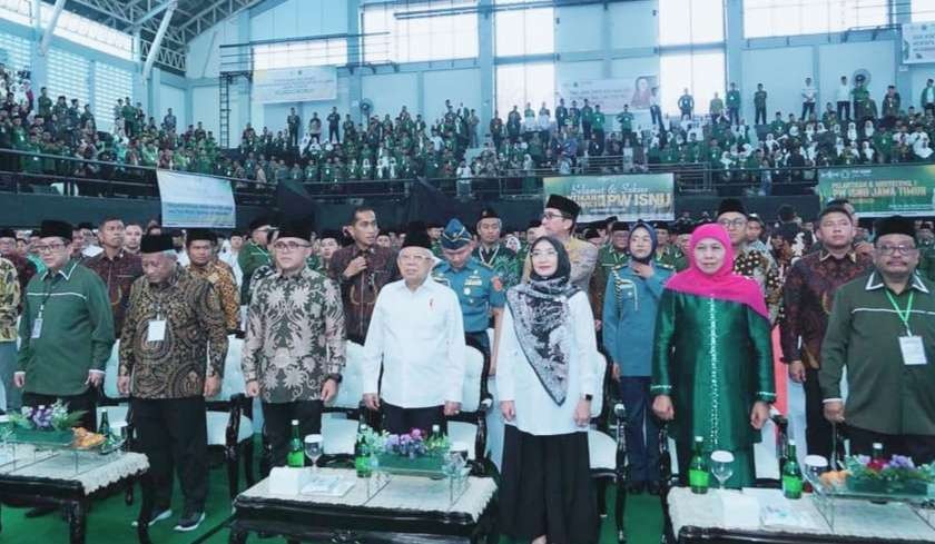 KH Ma'ruf Amin, Wapres RI yang juga Mustasya PBNU saat acara pelantikan Pengurus Wilayah (PW) Ikatan Sarjana Nahdlatul Ulama (ISNU) Jawa Timur, yang dihadiri Gubernur Jatim Khofifah Indar Parawansa. (Foto:adi/ngopibareng.id)