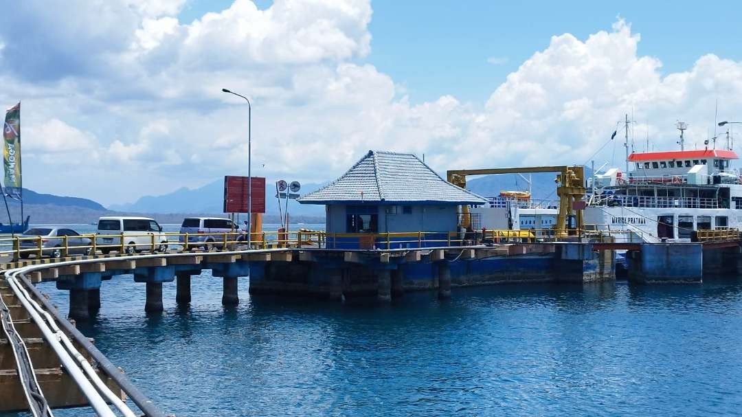 Aktivitas penyeberangan di dermaga MB Pelabuhan Ketapang, Banyuwangi, Jawa Timur. (Foto:Muh Hujaini/Ngopibareng.id)