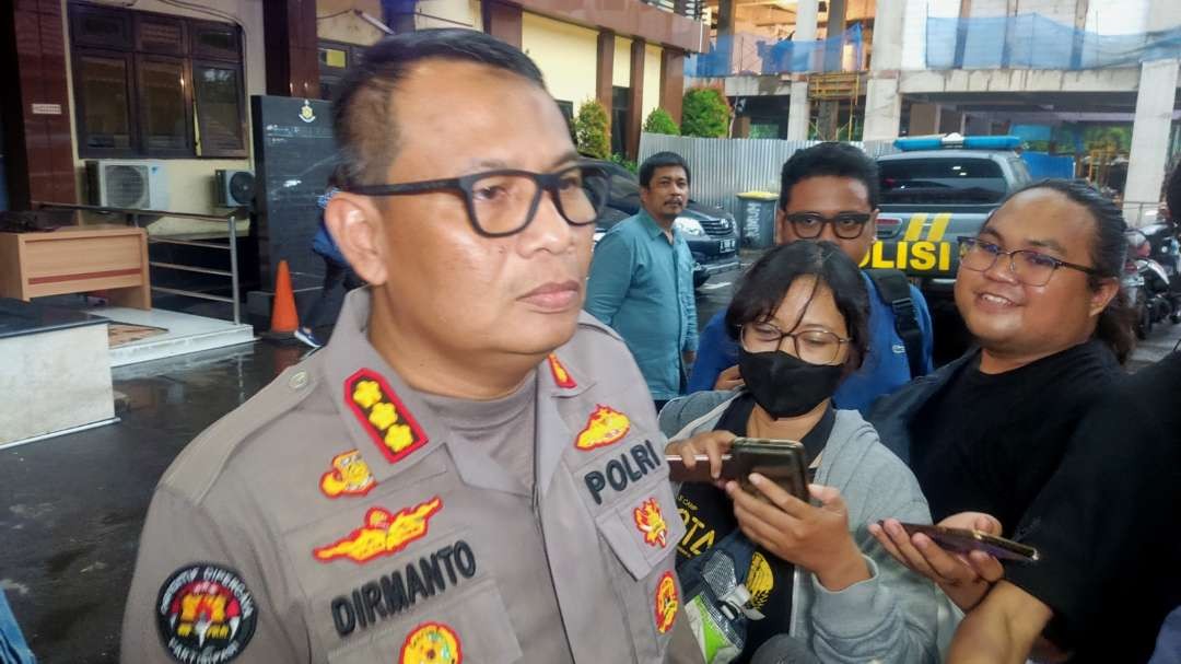 Kabid Humas Polda Jatim, Kombes Pol Dirmanto, soal penembakan relawan capres. (Foto: Fariz Yarbo/Ngopibareng.id)