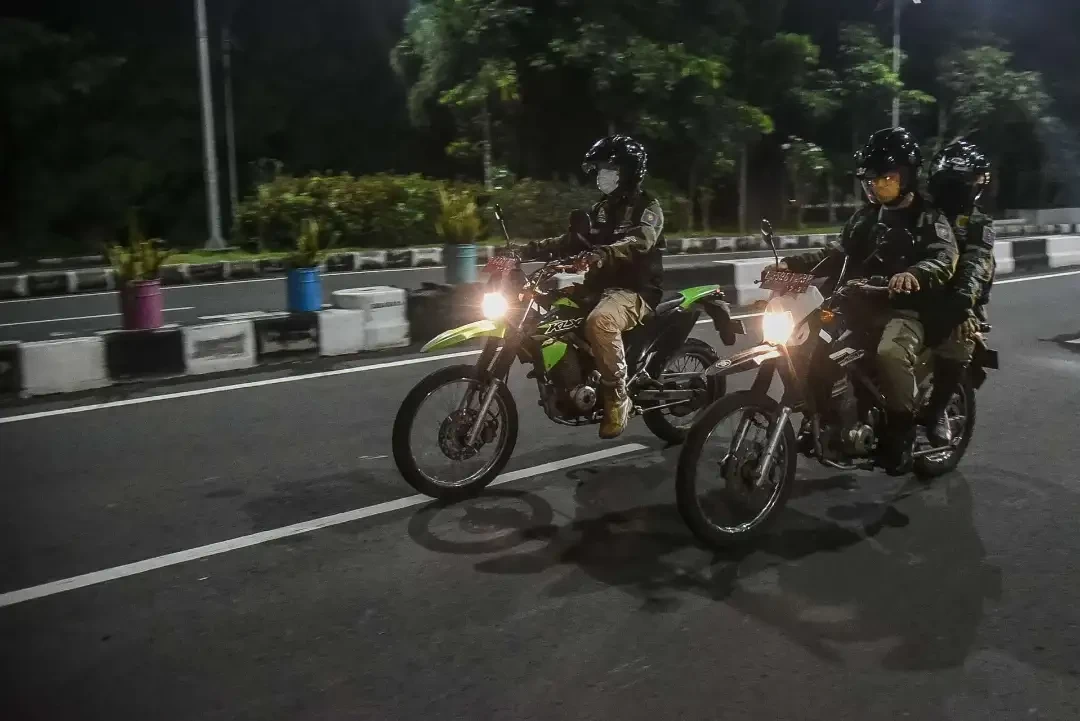 Patroli polisi gabungan Polisi dan TNI dan Satpol PP. (Foto: istimewa)