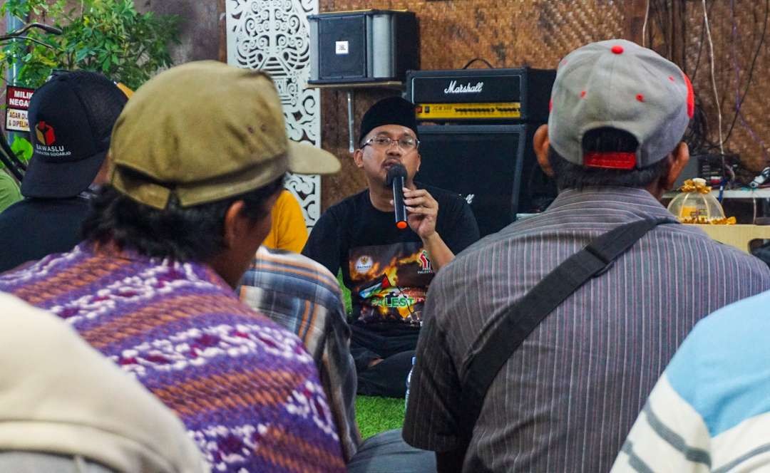 Gus Muhdlor saat di hadapan petugas kebersihan di Sidoarjo (Foto : Aini/Ngopibareng.id)