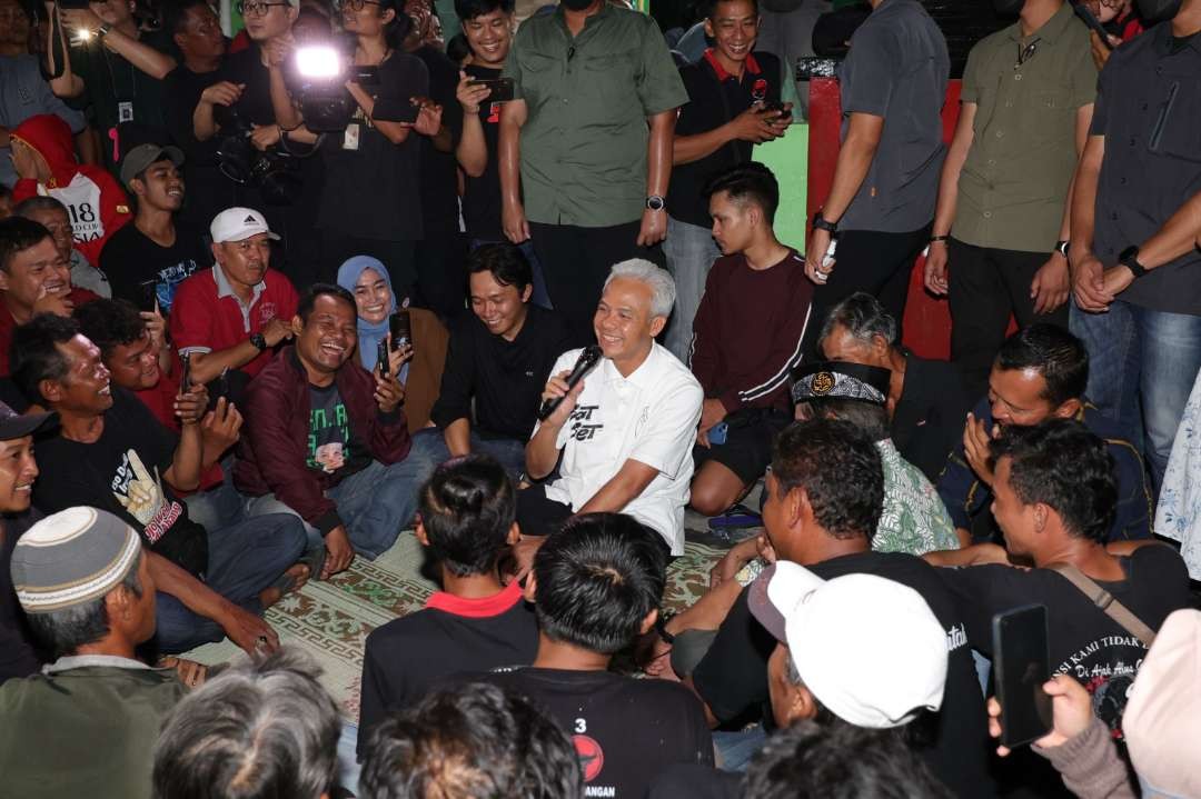 Calon Presiden Ganjar Pranowo, bersama warga di Kampung Tirip Desa Bolali Kecamatan Wonosari Kabupaten Klaten bersama warga, Selasa 26 Desember 2023 malam.(Foto: istimewa)